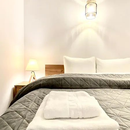 Cozy Center Apartment