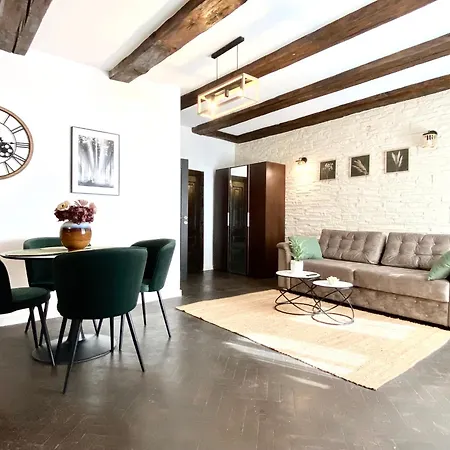 Cozy Center Apartment *